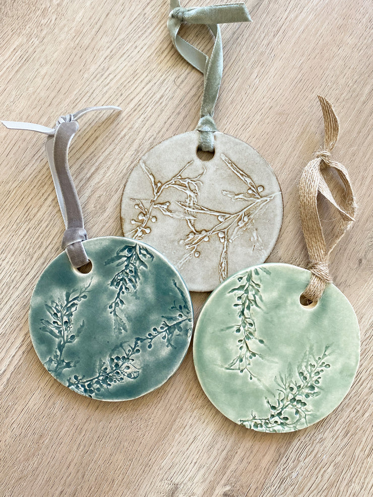 Ceramic Holiday Ornament - Circle - Sargassum