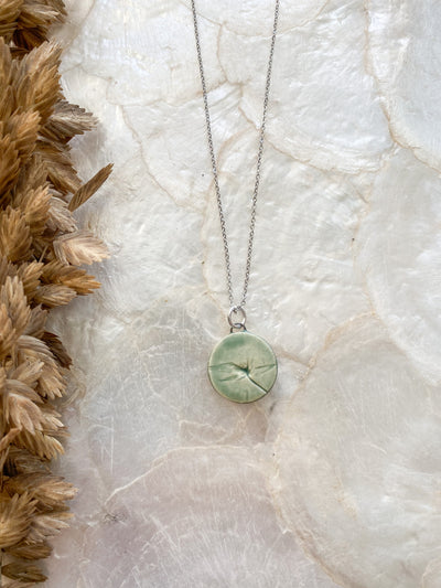Ceramic Pendant Necklace - White-top Sedge